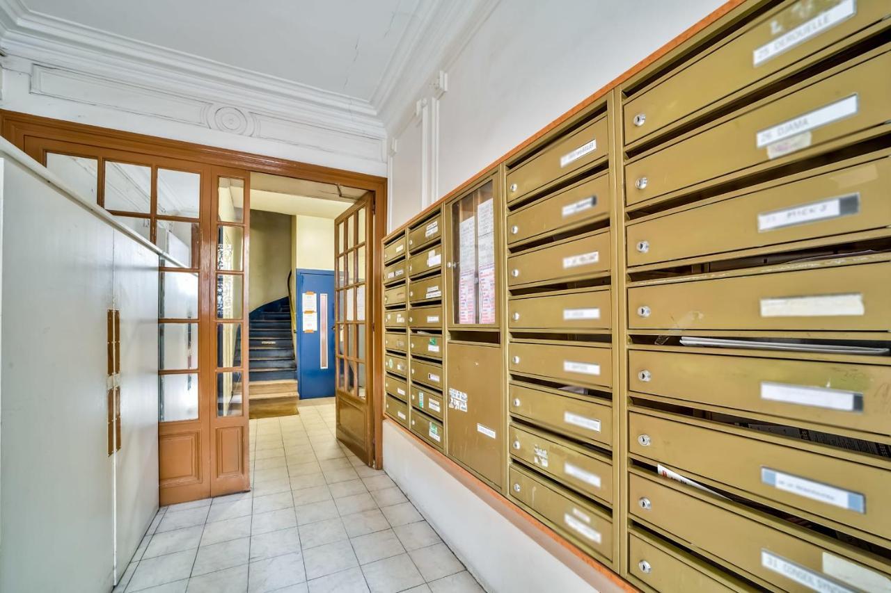 Charming Apartment In The Heart Of Montmartre Paris Dış mekan fotoğraf